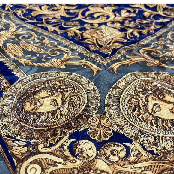 100% Silk Scarf Beautiful Versace like Design - Picture 1 of 6